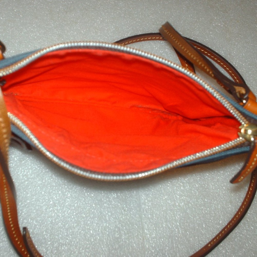 Very nice Dooney & Bourke purse crossbody - Picture 4 of 12